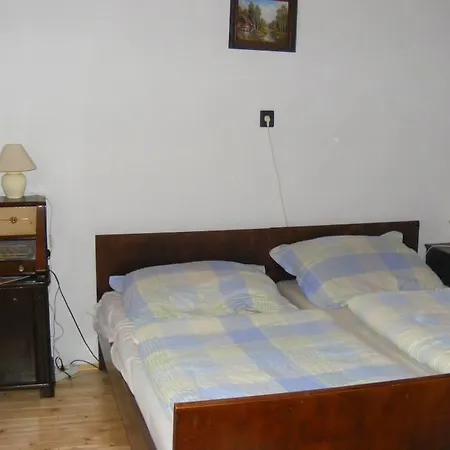 Nyugodt Hajlek Vendeghaz Penzion