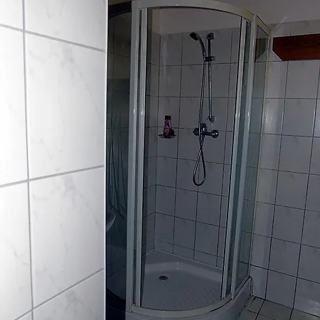 Nyugodt Hajlek Vendeghaz Penzion *